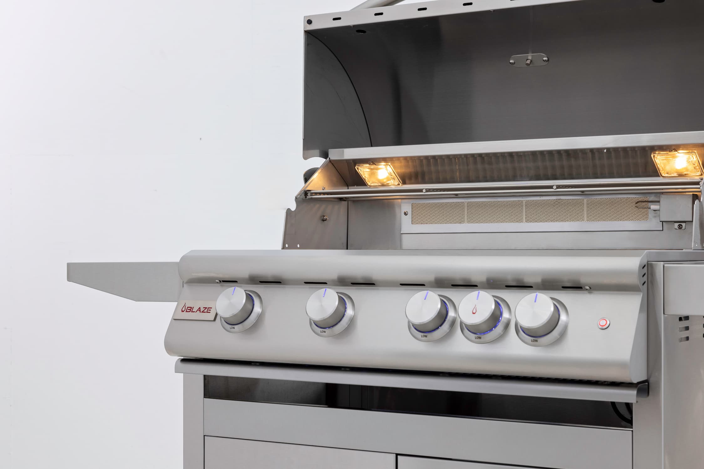 Blaze Professional Marine Grade 32 Inch Plus 4 Burner Natural Or Propane Gas Grill-BLZ-4LTE3MG